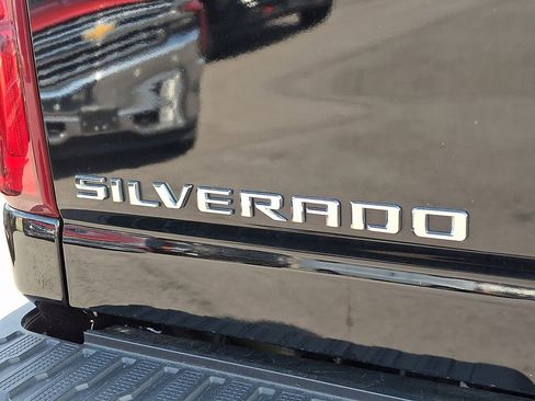 Used 2022 Chevrolet Silverado 2500 LTZ w/ LTZ Premium Package image 31