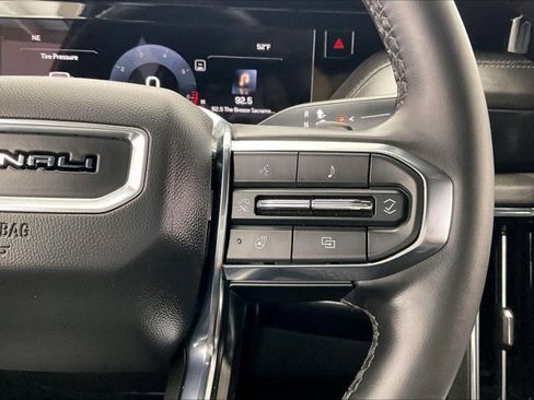 Used 2025 GMC Yukon XL Denali image 21