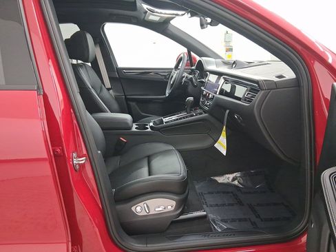 Used 2026 Porsche Macan AWD/4WD image 34