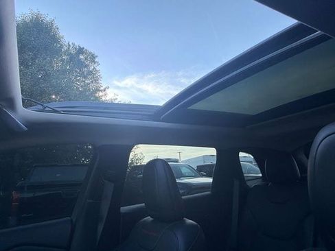 Used 2018 Jeep Cherokee Trailhawk w/ Quick Order Package 27L AWD/4WD image 6
