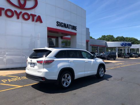 Used 2015 Toyota Highlander Limited Platinum AWD/4WD image 2