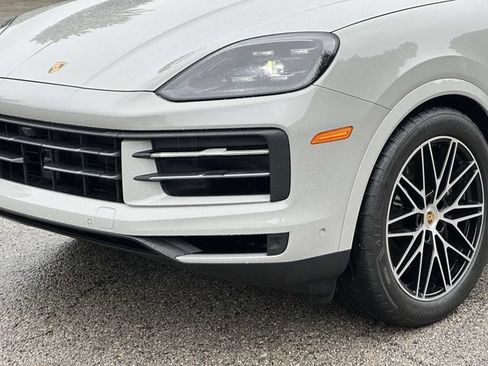Used 2024 Porsche Cayenne AWD/4WD image 11