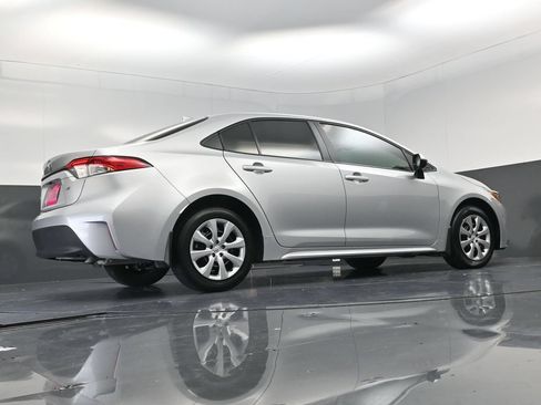 Used 2026 Toyota Corolla LE FWD image 17
