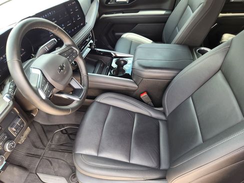 Used 2025 Chevrolet Tahoe Z71 w/ Comfort Package AWD/4WD image 14