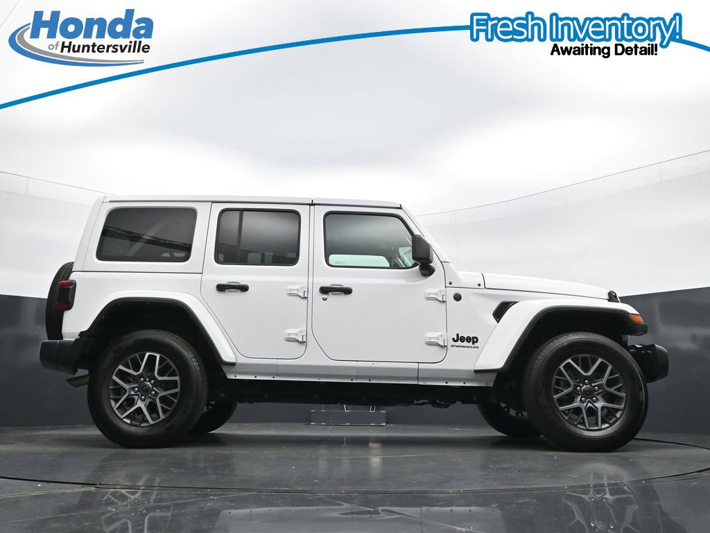 Used 2025 Jeep Wrangler Unlimited Sahara AWD/4WD image 35