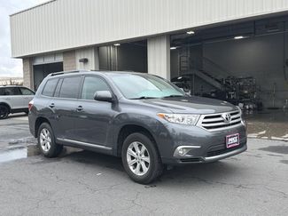 Used 2013 Toyota Highlander SE AWD/4WD video 3
