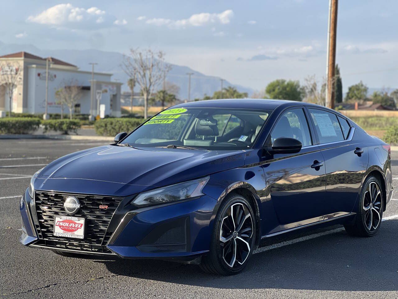 Used 2023 Nissan Altima 2.5 SR w/ SR Premium Package FWD image 12