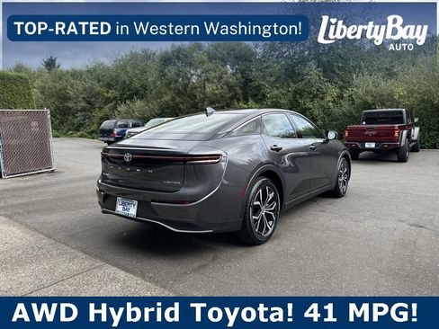 Used 2024 Toyota Crown Limited image 5