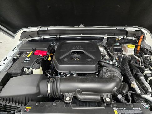 Used 2025 Jeep Wrangler Sport S image 16