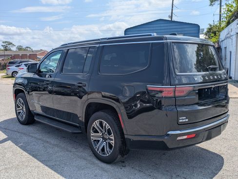 Used 2025 Jeep Wagoneer 4WD w/ Convenience Group I image 6