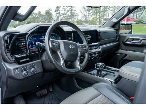 Used 2023 Chevrolet Silverado 1500 ZR2 w/ Technology Package image 10
