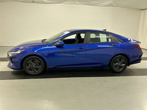 Used 2023 Hyundai Elantra SEL image 6