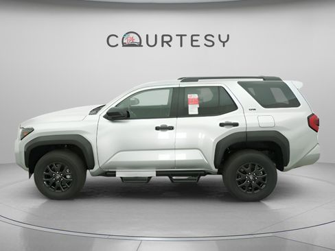 Certified 2026 Toyota 4Runner SR5 AWD/4WD image 6