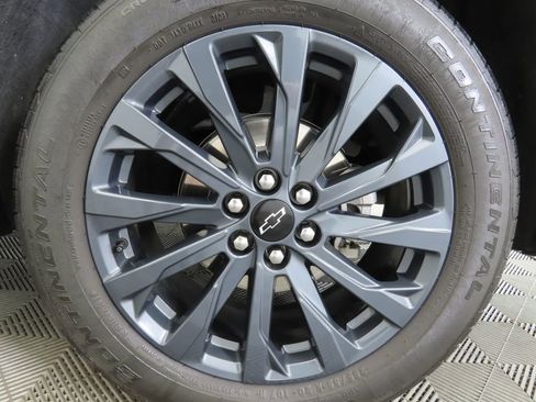 Used 2023 Chevrolet Traverse RS w/ LPO, Roadside Safety Package image 32