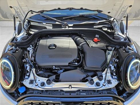 Used 2025 MINI Cooper 2-Door Hardtop image 16