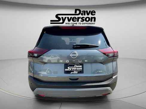 Used 2023 Nissan Rogue S image 3