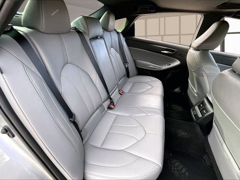 Used 2019 Toyota Avalon XLE image 24