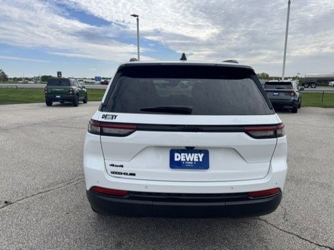 Used 2023 Jeep Grand Cherokee Altitude AWD/4WD image 8