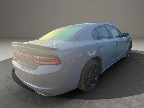 Used 2019 Dodge Charger SXT RWD image 5