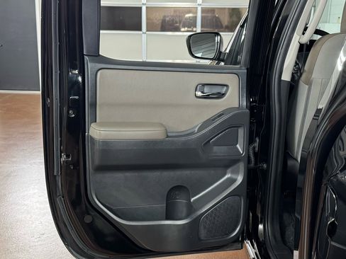 Used 2022 Nissan Frontier SV w/ Technology Package image 30