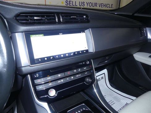 Used 2017 Jaguar XF R-Sport image 13