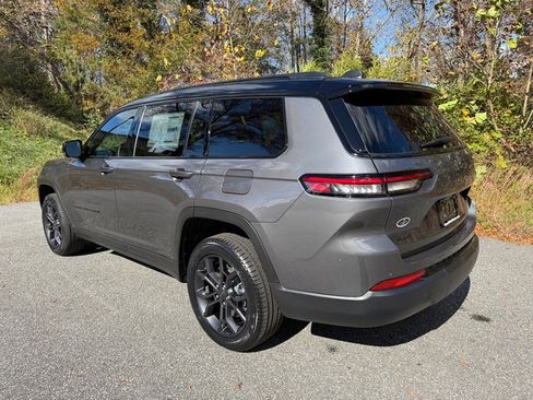 New 2025 Jeep Grand Cherokee L Limited w/ Trailer Tow Package image 9