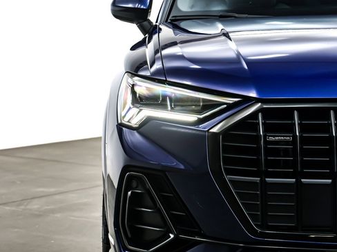 Used 2023 Audi Q3 2.0T Premium w/ Black Optic Sport Package image 15