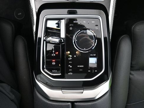 Used 2023 BMW i7 xDrive60 AWD/4WD image 18
