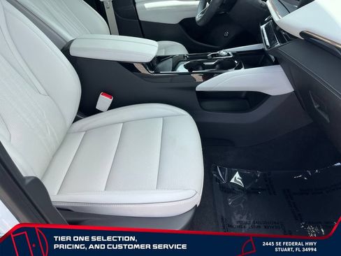 Used 2025 Buick Envision Avenir AWD/4WD image 19