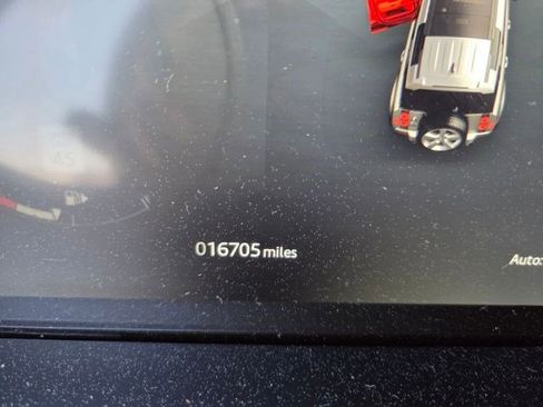 Used 2024 Land Rover Defender 110 X-Dynamic SE image 14