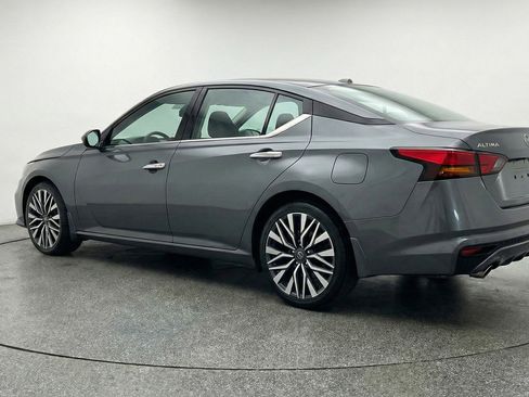 Used 2025 Nissan Altima 2.5 SV FWD image 6