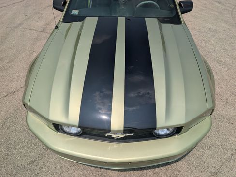 Used 2005 Ford Mustang GT Premium RWD image 39