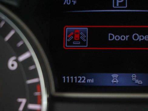 Used 2019 Nissan Pathfinder SV image 16