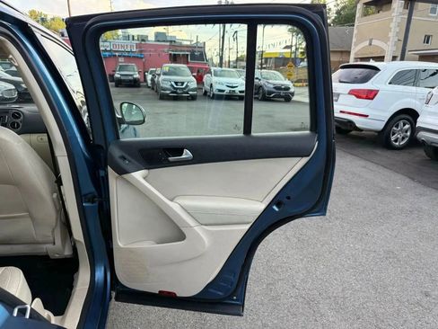 Used 2017 Volkswagen Tiguan S image 47