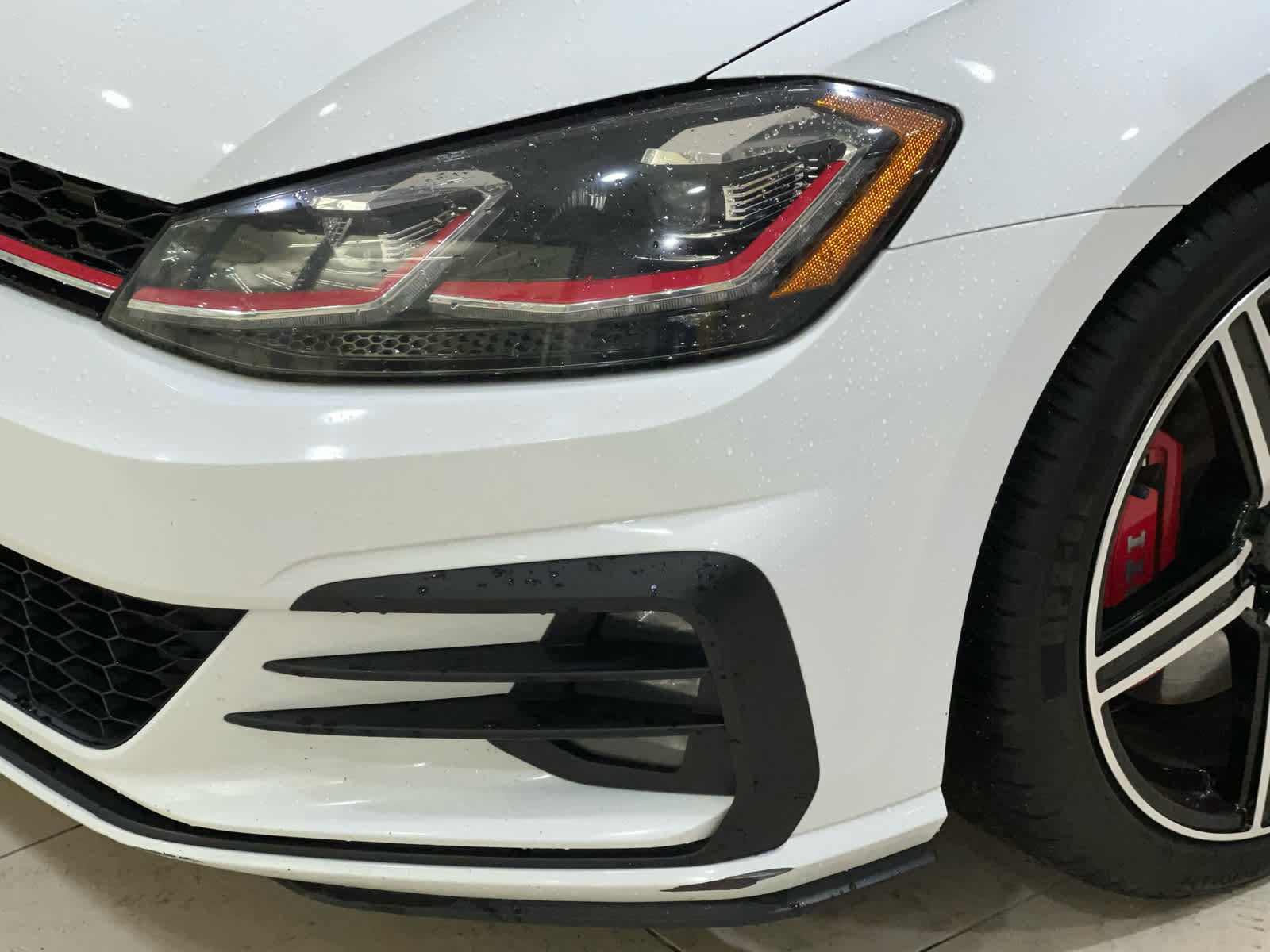 Used 2018 Volkswagen GTI SE FWD image 3