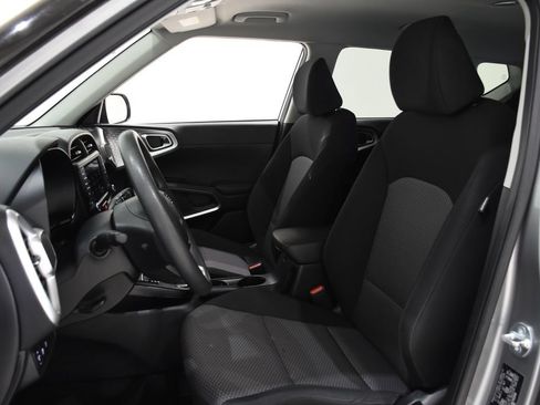 Used 2025 Kia Soul LX w/ LX Technology Package FWD image 22