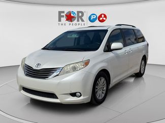 Used 2017 Toyota Sienna XLE Premium video 1