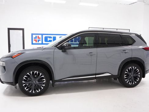 Used 2024 Nissan Rogue Platinum w/ Platinum Premium Package image 11