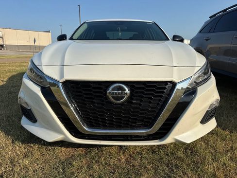 Used 2020 Nissan Altima 2.5 SR w/ Premium Package FWD image 2