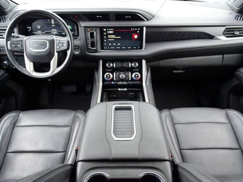 Used 2024 GMC Yukon XL Denali RWD image 7