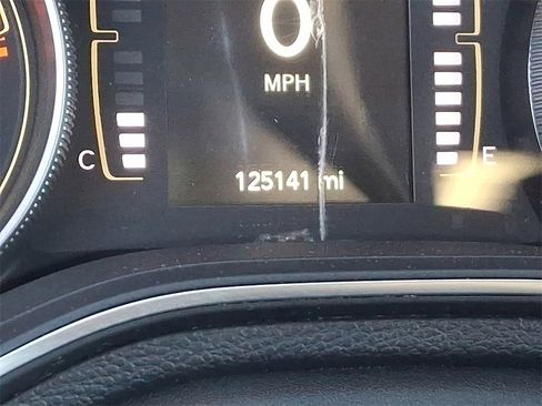 Used 2021 Jeep Cherokee Latitude Plus image 20