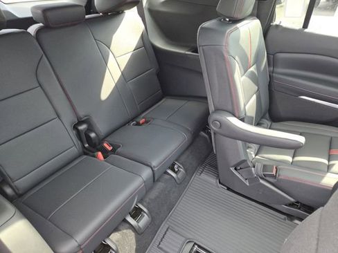 New 2026 Chevrolet Traverse RS w/ LPO, Floor Liner Package image 32