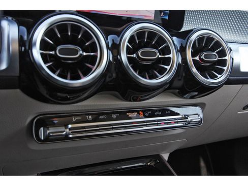 Used 2022 Mercedes-Benz GLB 250 w/ Premium Package Lite image 28