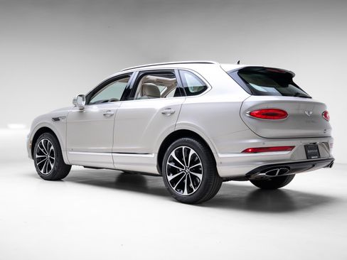 Used 2021 Bentley Bentayga image 26
