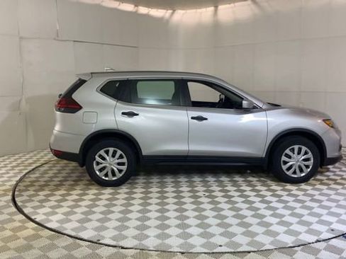 Used 2019 Nissan Rogue S image 9