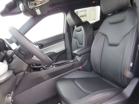 New 2026 Jeep Compass Limited image 18