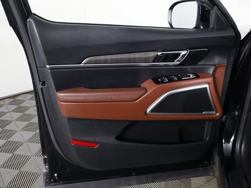 Used 2024 Kia Telluride EX w/ EX Captain's Chair Package image 26