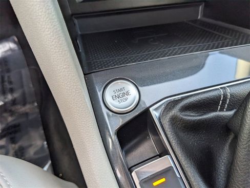 Certified 2022 Volkswagen Tiguan SE image 24