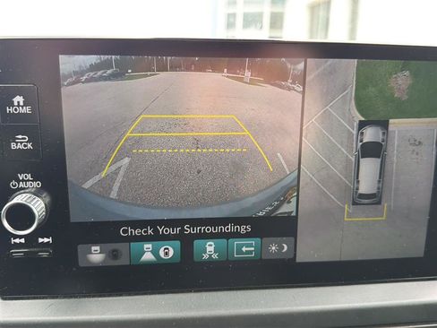 Used 2025 Honda Pilot TrailSport image 7