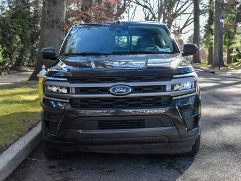 Used 2024 Ford Expedition XLT image 13